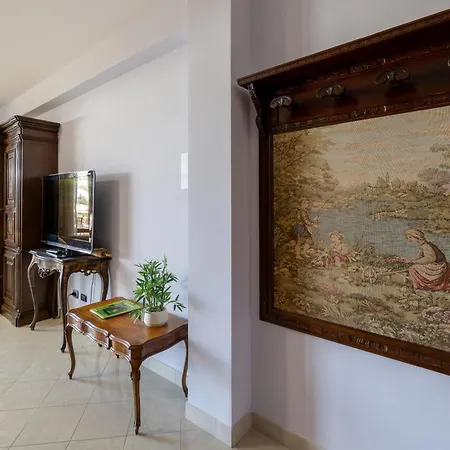 Guesthost - Bright With Garden Apartament *